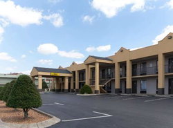 Super 8 by Wyndham Clarksville Northeast