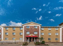 Super 8 by Wyndham Denton