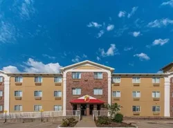 Super 8 by Wyndham Denton