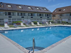 Admiralty Inn & Suites - a Red Collection Hotel