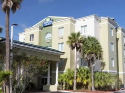 Days Inn & Suites by Wyndham Fort Pierce I-95