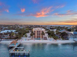 Hutchinson Island Hotel