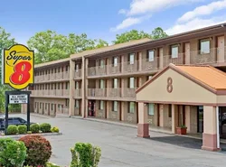 Super 8 by Wyndham Laurel