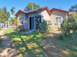 Bide-A-Wee Inn and Cottages