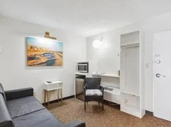 Cape Suites Room 7 - Free Parking! Hotel Room