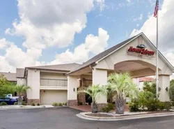 Howard Johnson by Wyndham Savannah GA