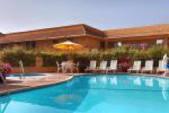 Monterey Park Inn - thumb 0