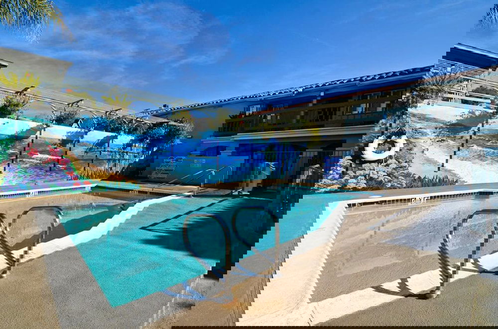 Laguna Brisas - A Beach Hotel - thumb 4