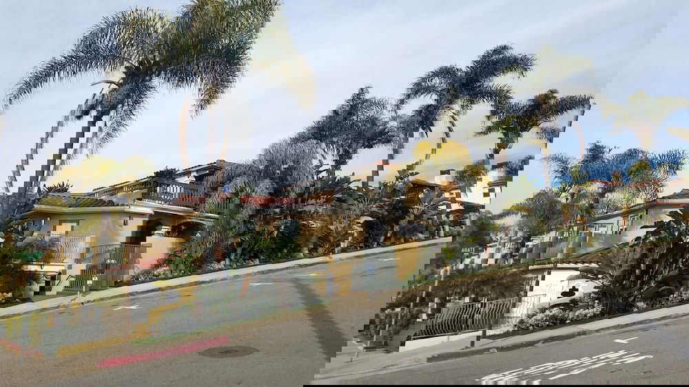 Laguna Brisas - A Beach Hotel - thumb 1