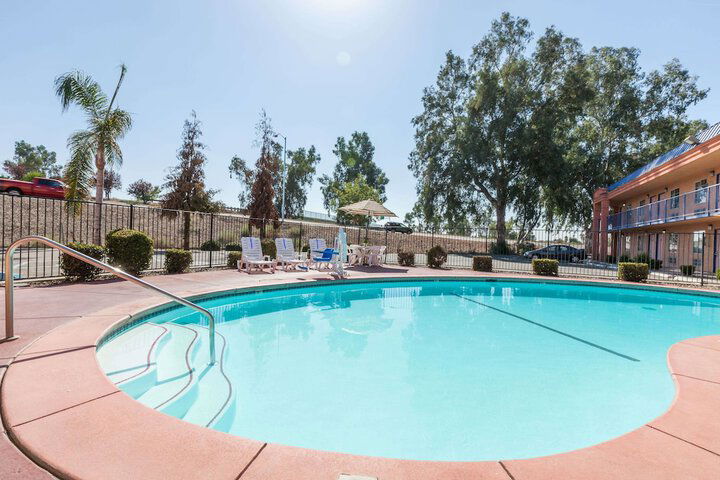 Howard Johnson By Wyndham Bakersfield - thumb 1