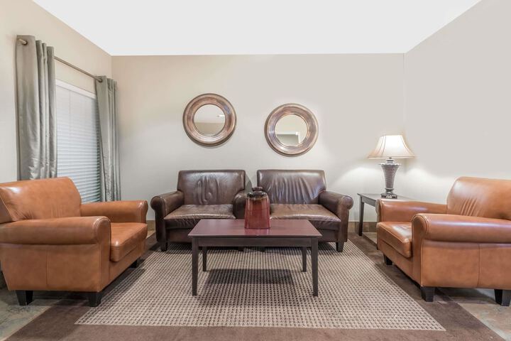 Mainstay Suites Addison - thumb 6