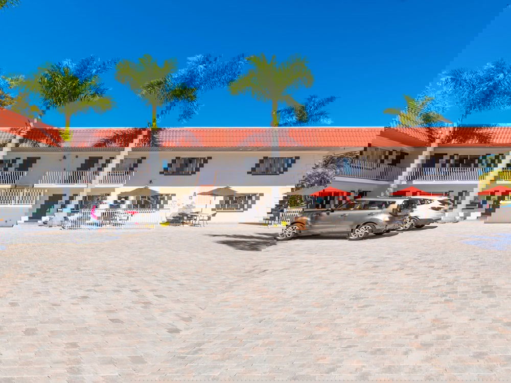 Hibiscus Suites - Gateway To Siesta Key - thumb 6