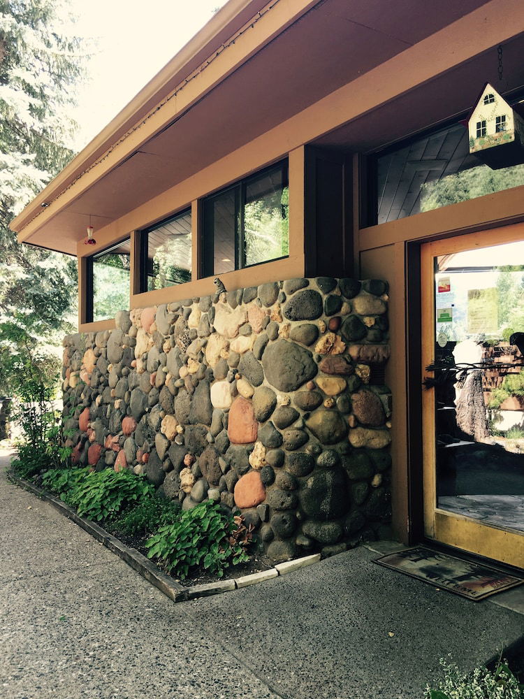 Junipine Resort - thumb 5