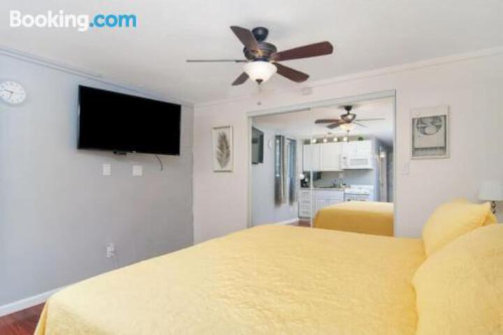 Downtown Chula Vista Studio Retreat - thumb 4