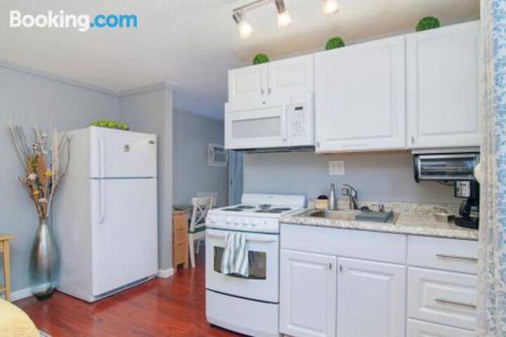 Downtown Chula Vista Studio Retreat - thumb 2