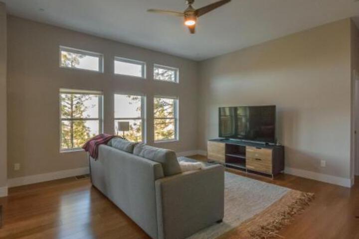 Aerial Ascent Yosemite - thumb 4