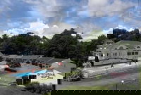 Storybook Inn  Suites