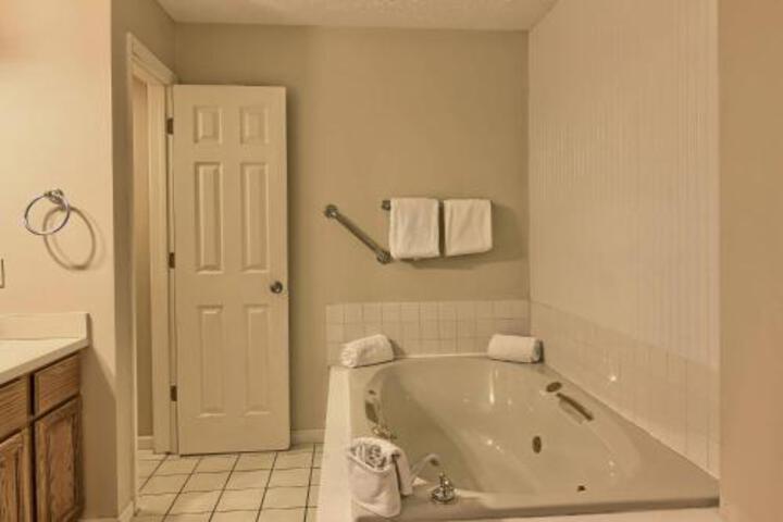 102 Pointes North Inn - thumb 6