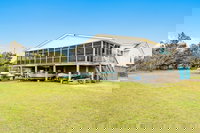 Harbor House - Spacious Comfortable Great Views 4 Bedroom Home