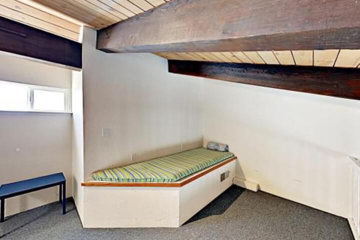 New Listing! Airy Beach Home W / Ocean Views Home - thumb 0