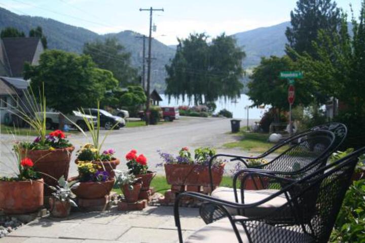 Cottage By The Lake - thumb 0