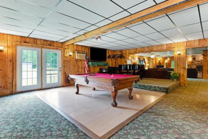 Bear Lodge - thumb 1