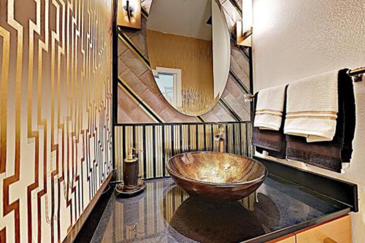 New Listing! Stunning Beach Condo W / Pool Condo - thumb 1