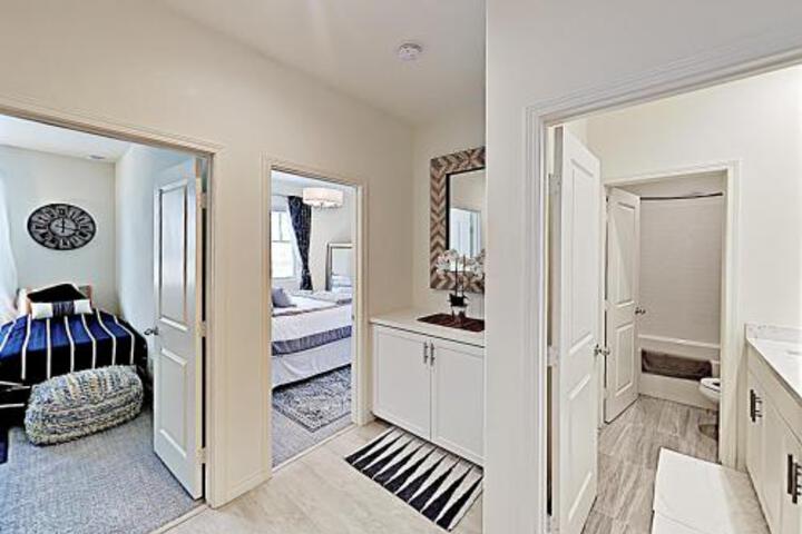 New Listing! Stunning Beach Condo W / Pool Condo - thumb 2