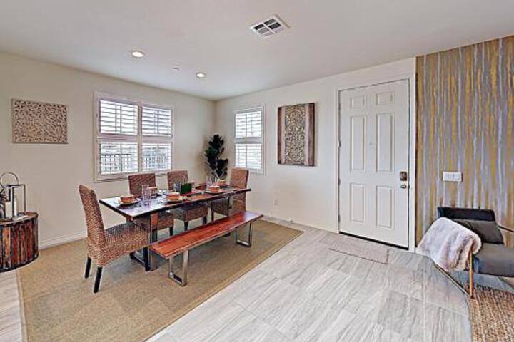 New Listing! Stunning Beach Condo W / Pool Condo - thumb 3