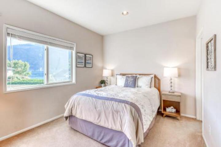 Lake Daze At Wapato Point - thumb 1