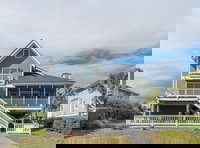 New Listing The Nut House W/ Oceanfront Porch 4 Bedroom Home