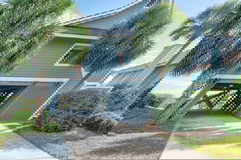 New Listing! The Nut House W/ Oceanfront Porch 4 Bedroom Home - thumb 3