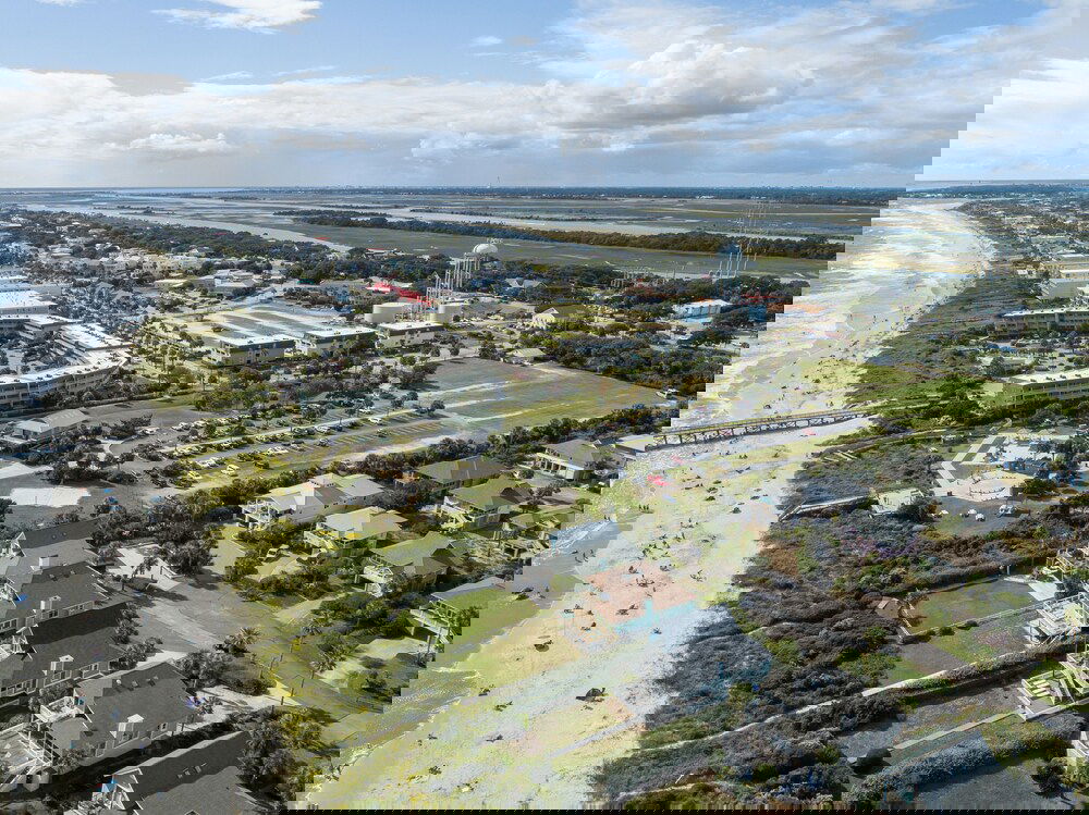 New Listing! The Nut House W/ Oceanfront Porch 4 Bedroom Home - thumb 4