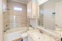 New Listing Newly Built Waterfront Home W / Deck Home