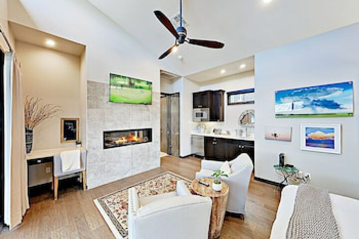 New Listing! Luxe Lake Travis Studio W / Pool 1 Bedroom Cabin - thumb 0