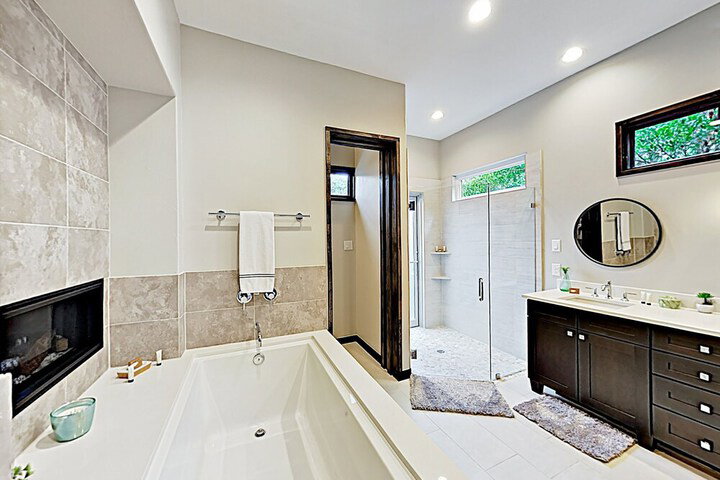 New Listing! Luxe Lake Travis Studio W / Pool 1 Bedroom Cabin - thumb 5