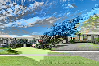 New Listing Chic Beach Haven W / Pool Near Beach 4 Bedroom Home