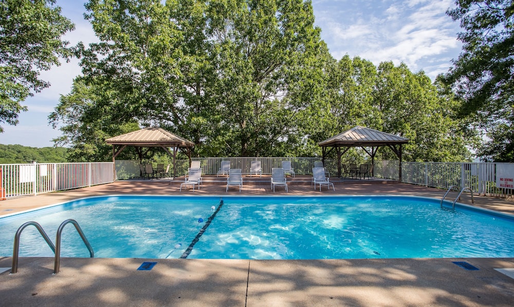 The Cozy Nest 2 Bedroom Condo By Redawning - thumb 1