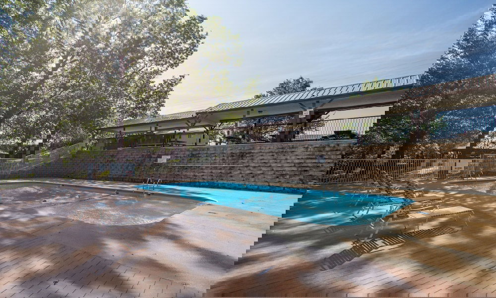 The Cozy Nest 2 Bedroom Condo By Redawning - thumb 3