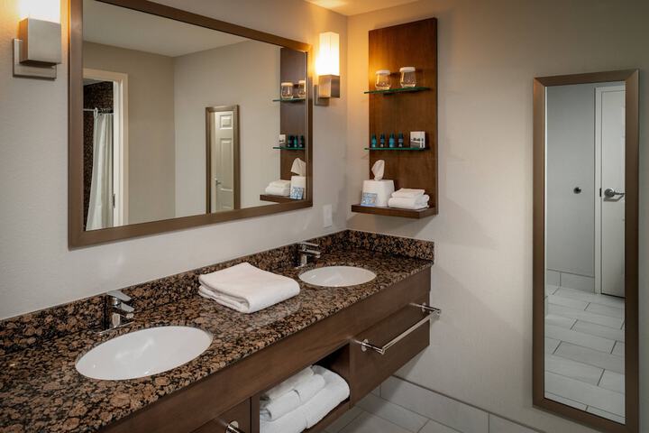 Delta Hotels By Marriott Huntington Mall - thumb 7