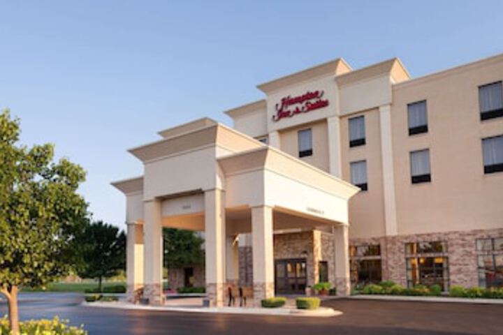 Hampton Inn & Suites Addison - thumb 0