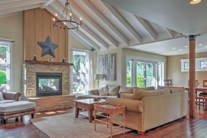 Beautiful 4BR Wapato Point Home W / Private Hot Tub! - thumb 0