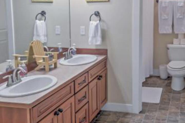 Beautiful 4BR Wapato Point Home W / Private Hot Tub! - thumb 5