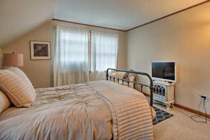 East Marion Home Walk To Beach 3 Mi To Greenport! - thumb 3