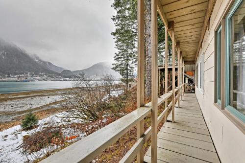 Waterfront Home W / Deck 5 Mins To Downtown Juneau! - thumb 6