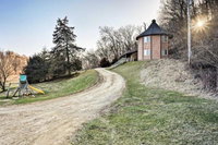 Hidden Cabin with 200 Acres about 10 Miles to State Park