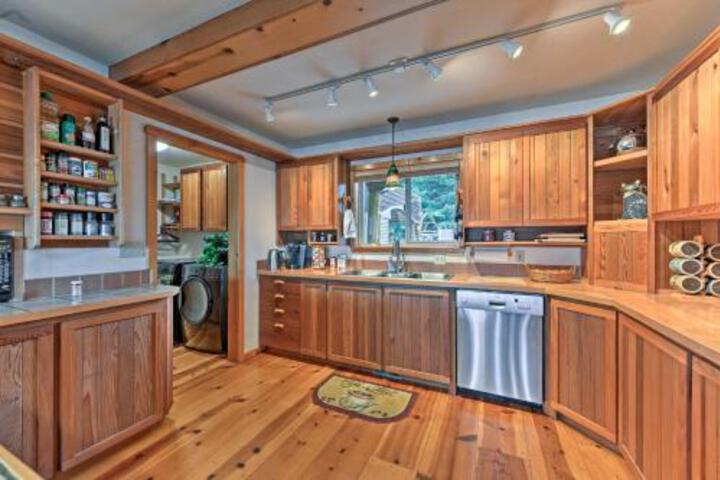 Custom Guemes Home W / Spectacular Water Views! - thumb 4