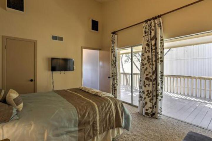 Charming Point Venture Townhome W / Lake View! - thumb 1