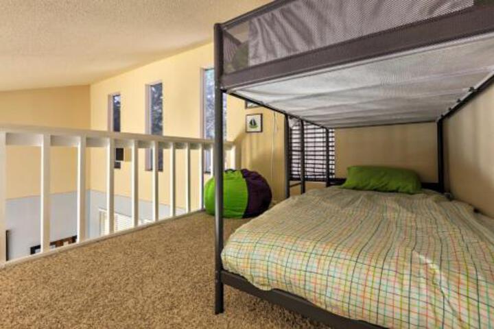 Charming Point Venture Townhome W / Lake View! - thumb 4