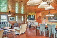 4BR Riceville Mountain Cabin w / Wraparound Porch